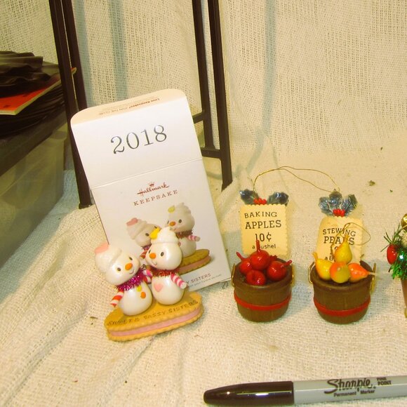 CHRISTMAS ORNAMENTS SET OF 5 ASSORTED ORNAMENTS - Picture 5 of 6